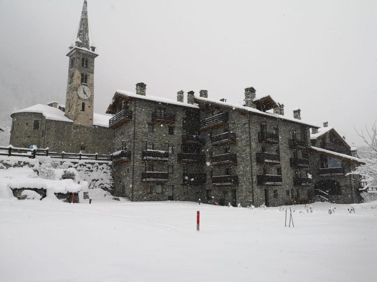 Derby Village Villaret Extérieur photo